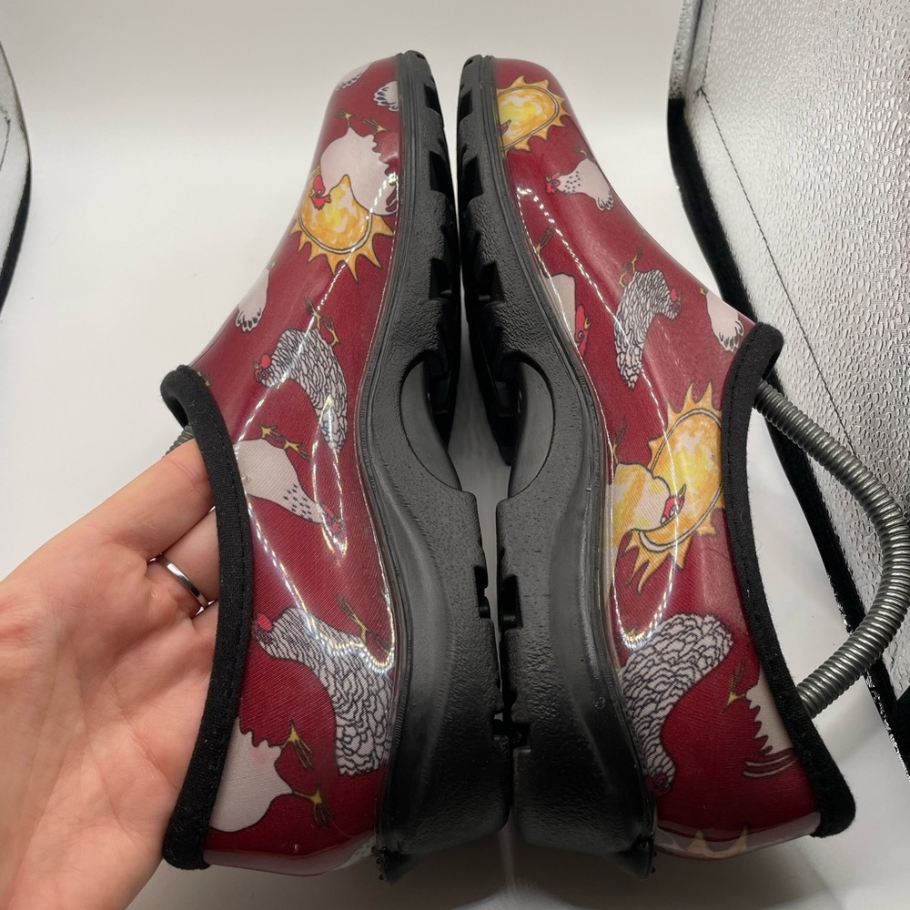 Sloggers Red Chicken Print Garden Clogs size 10 - Picture 9 of 10